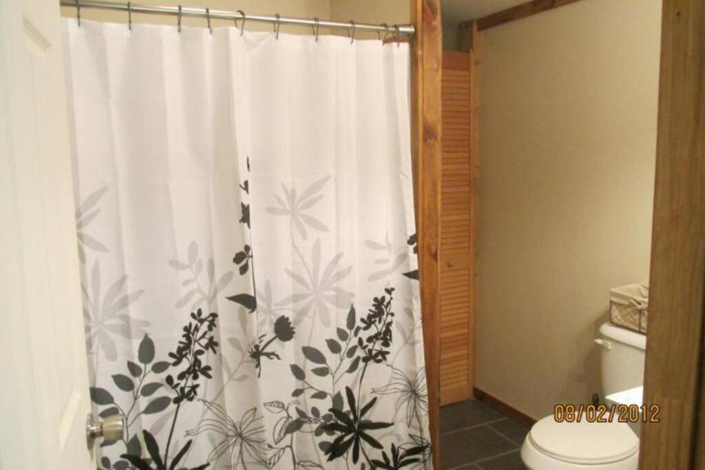 Our Private Wooded Cabin Chatham 외부 사진